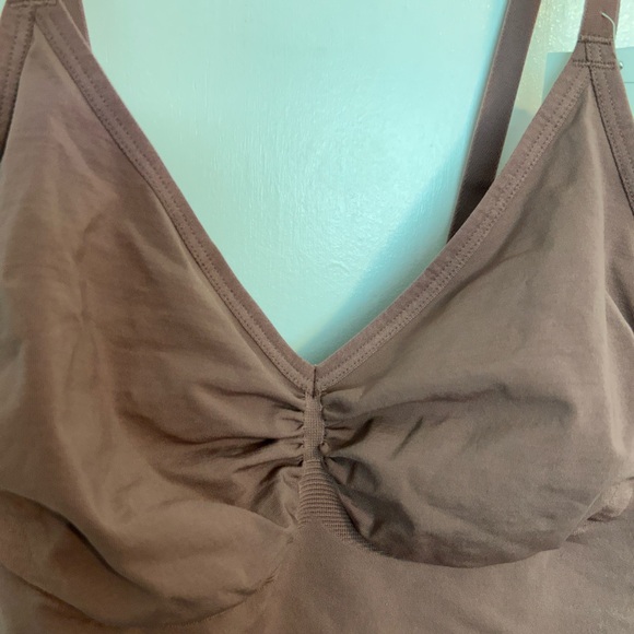 STRETCHY & SCULPTING FIRM SHAPE THONG BODYSUIT H&M NWT SIZE L DARK DUSTY PINK - Picture 5 of 8